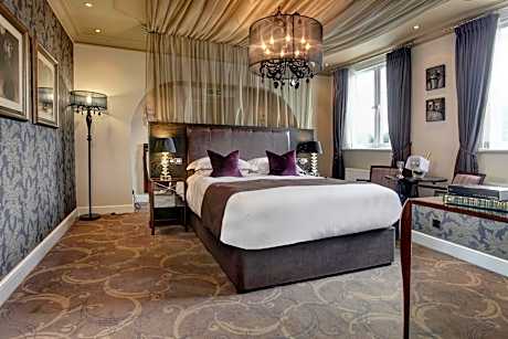 Suite-1 King Bed, Non-Smoking, Sitting Area