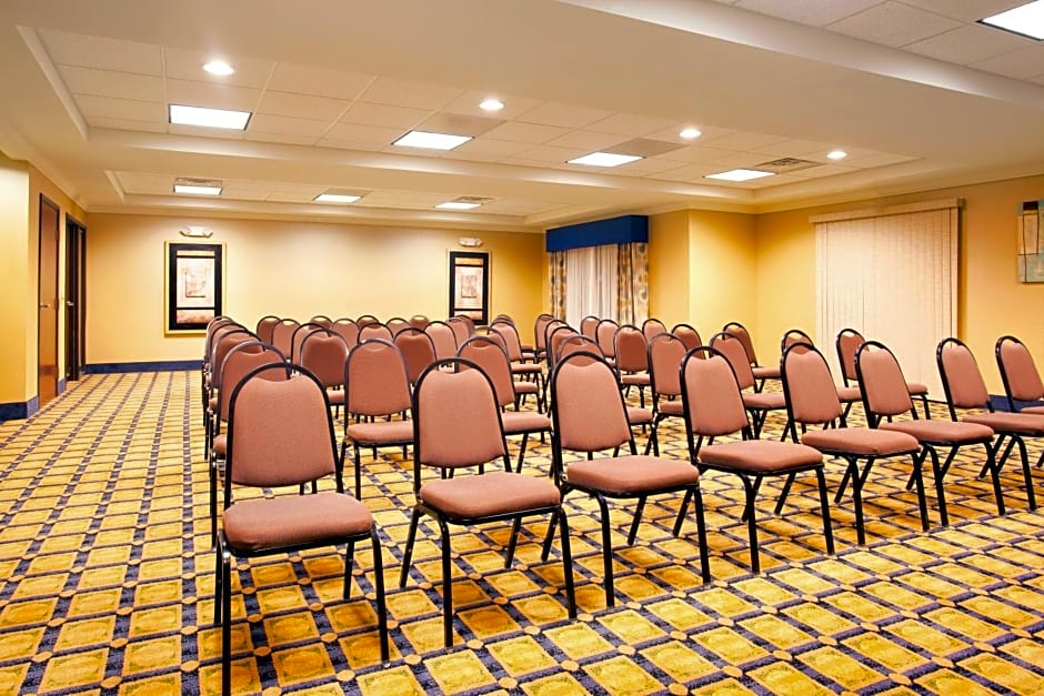 Holiday Inn Express Hotel & Suites Chicago South Lansing, an IHG Hotel
