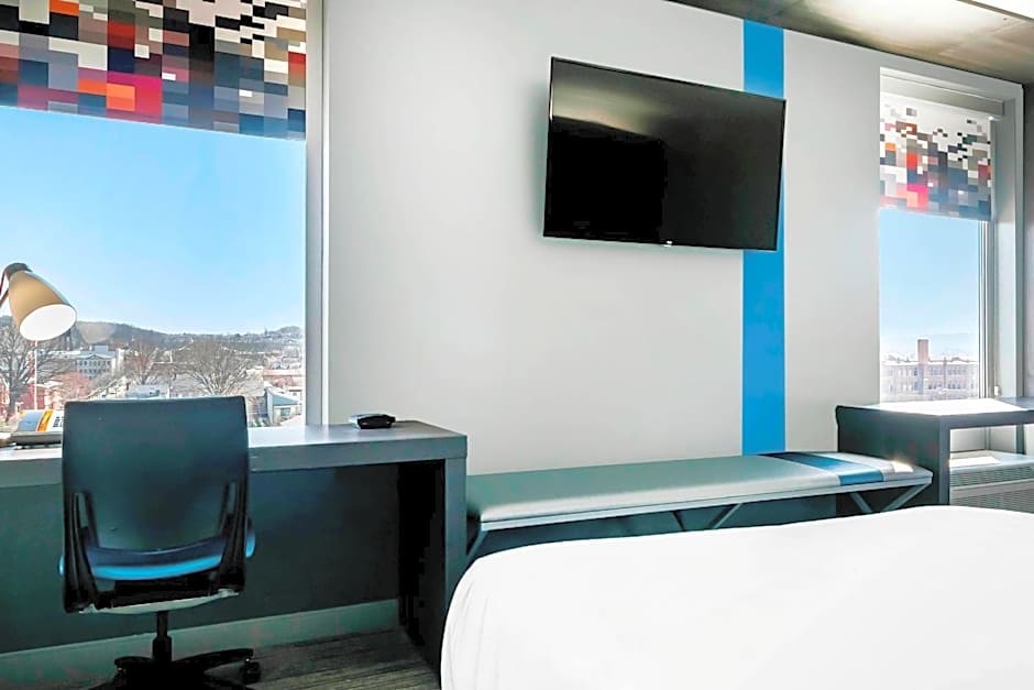 Aloft Newport on the Levee