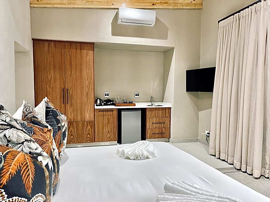 Bushbaby Valley Lodge