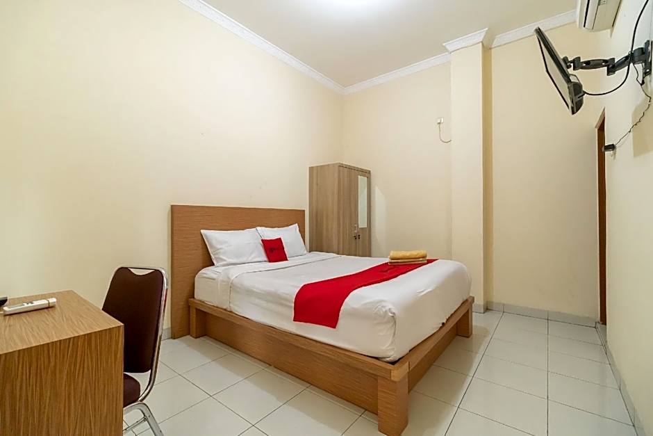 RedDoorz @ Jalan Kolonel Haji Burlian Palembang 2