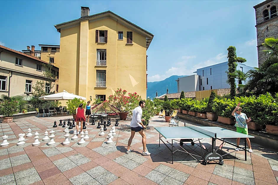 International au Lac Historic Lakeside Hotel