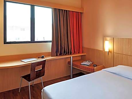 Standard Room with One Double Beds and One Extra Bed for Children