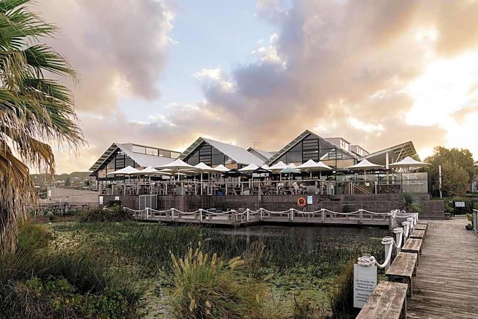 Caves Coastal Bar & Bungalows