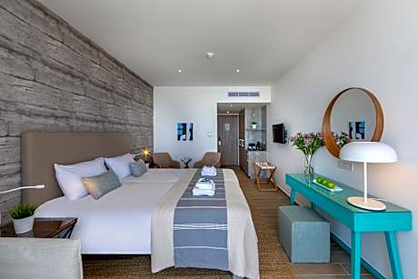 Deluxe Room Sea View with Executive Lounge Access