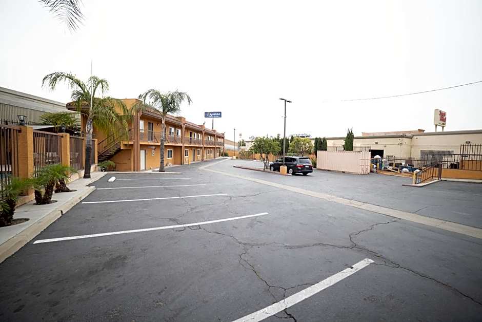 Express Inn & Suites