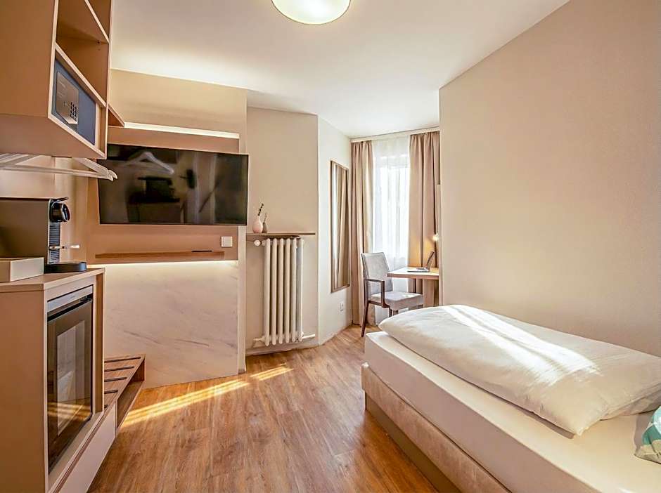 Photo 1 of 5 of Single Room