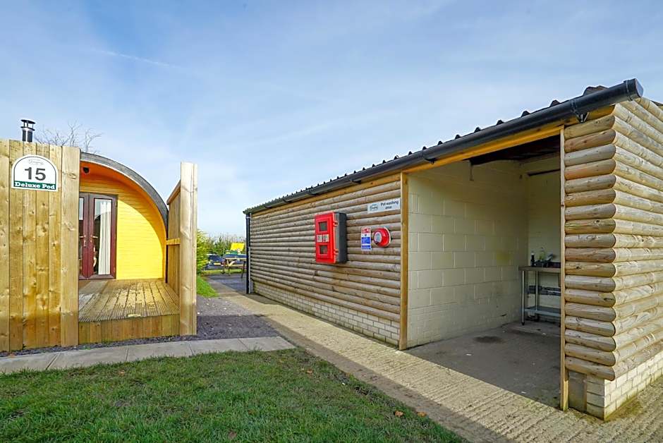 Deluxe Glamping Pod with Hot Tub