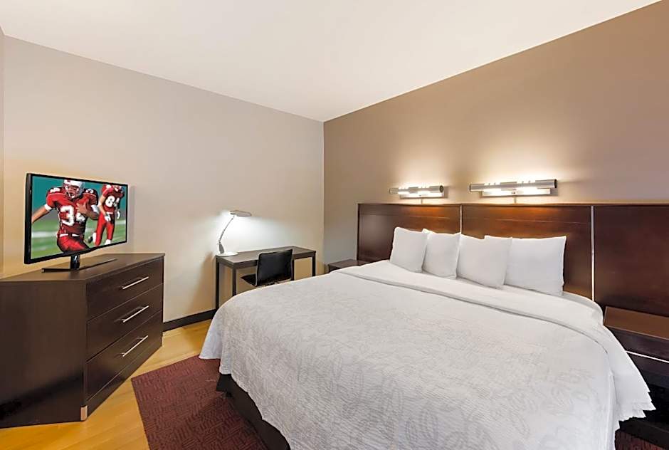 Red Roof PLUS+ Columbus Downtown- Convention Center