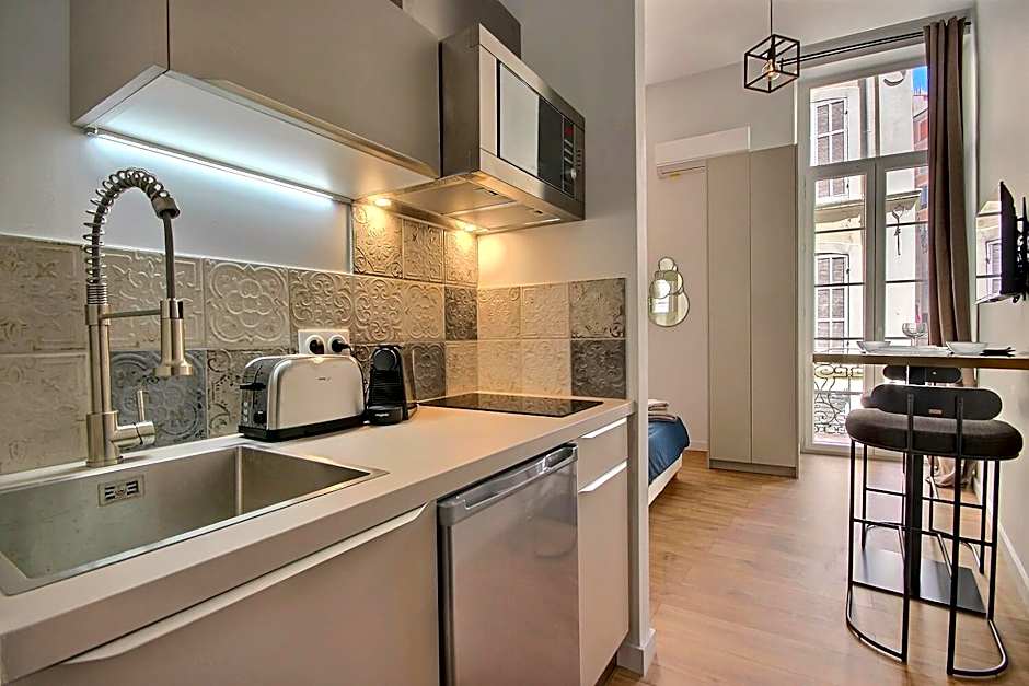 LES TOITS DU VIEUX-PORT