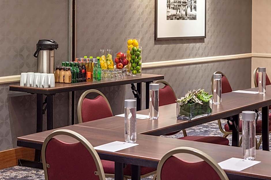 DoubleTree Suites By Hilton Minneapolis
