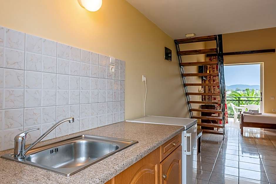 Village Inn Studios & Family Apartments