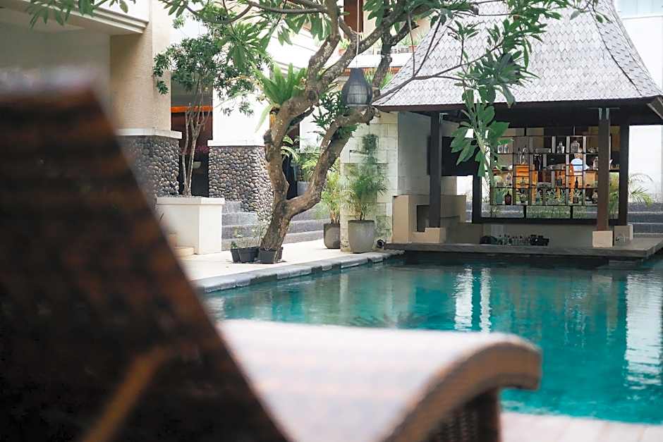 Fourteen Roses Beach Hotel