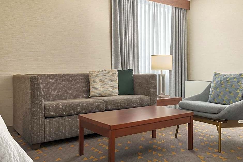 Holiday Inn Oakville Centre By IHG