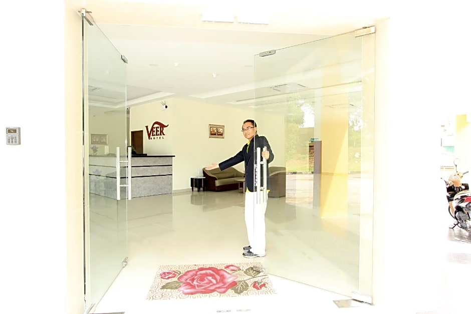 Veer Hotel