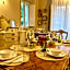 Villa La Dogana B&B di Charme - Historic Villa with a beautiful garden - private parking