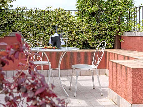 Executive Suite With Private Terrace - 1 King Size Bed