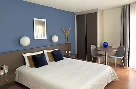 Studio (2 Adults)