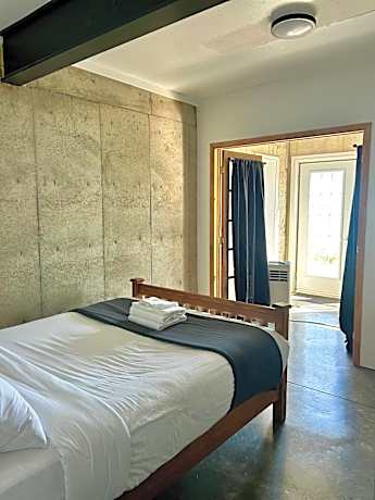 One-Bedroom Apartment with Bay View