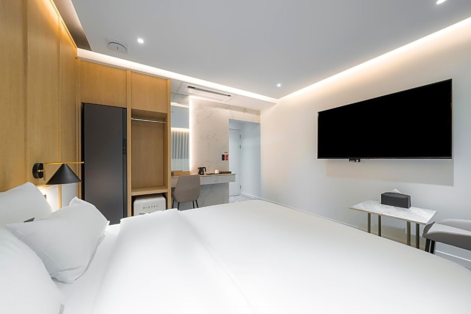 Brown Dot Hotel Pyeonghwa plaza