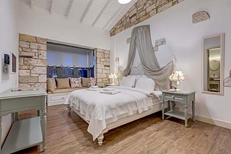Double Room with Bay Window