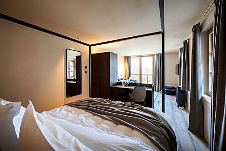 Junior Suite with Balcony