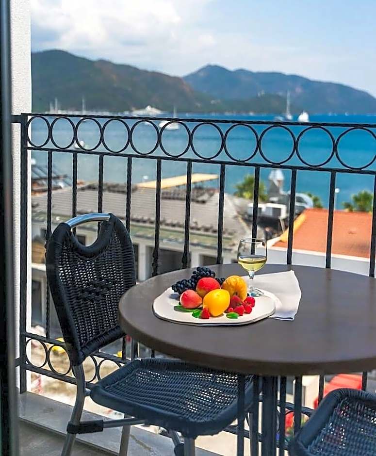 Aurasia Sea Side Hotel