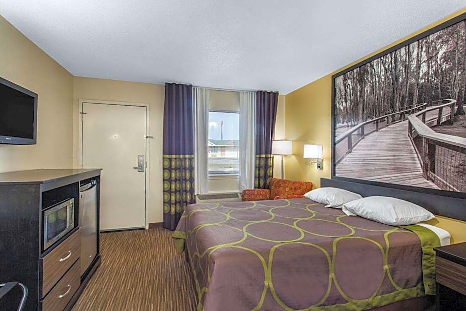 Photo 1 of 7 of 1 Queen Bed, Mobility Accessible