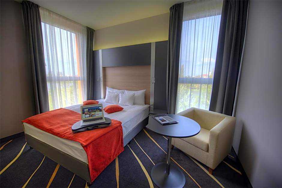 Best Western Plus Lakeside Hotel