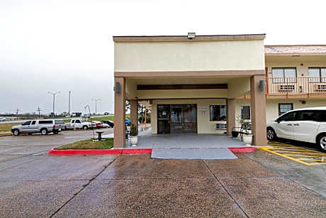 OYO Hotel Lake Charles Hwy 10