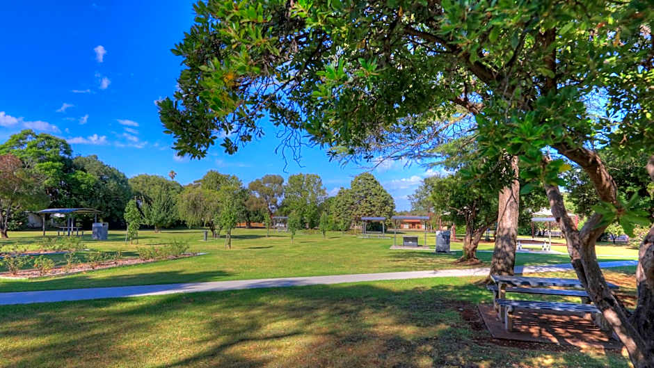 Golden Peak Motel PeakHill