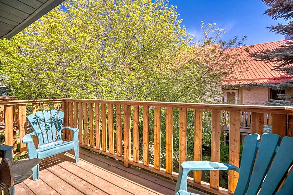 Bow Valley Chalets-Entire 2 King Bedrooms townhouse