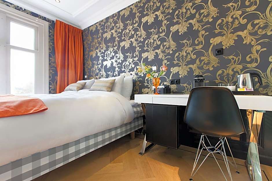 Amsterdam Canal Hotel