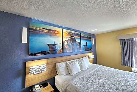 1 King Bed Mobility Accessible Room Non-Smoking