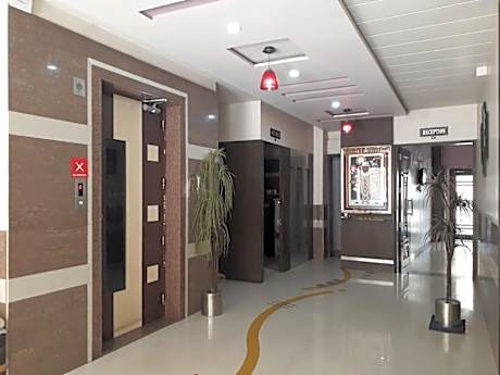 Hotel Raviraj Palace