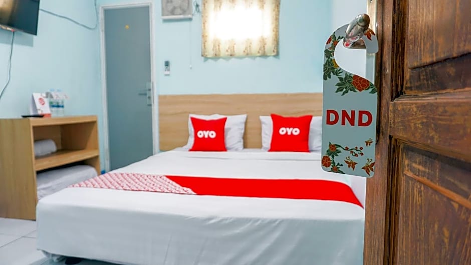 Vaccinated Staff - OYO 2088 Grha Blue Sky Syariah