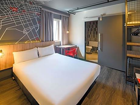 Apartment with One Double Bed - Disability Access