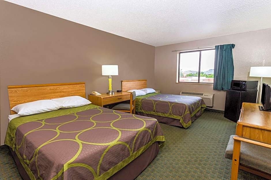 Super 8 by Wyndham St. Charles