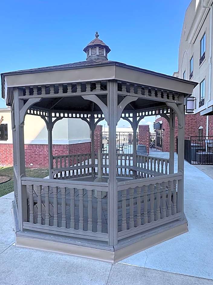 Holiday Inn Express & Suites Sealy By IHG