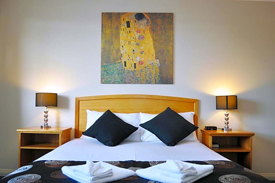 Meadowbrook Hotel