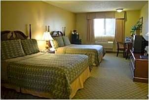 suite-2 queen beds, non-smoking, 2 rooms, microwave and refrigerator, wi-fi, full breakfast