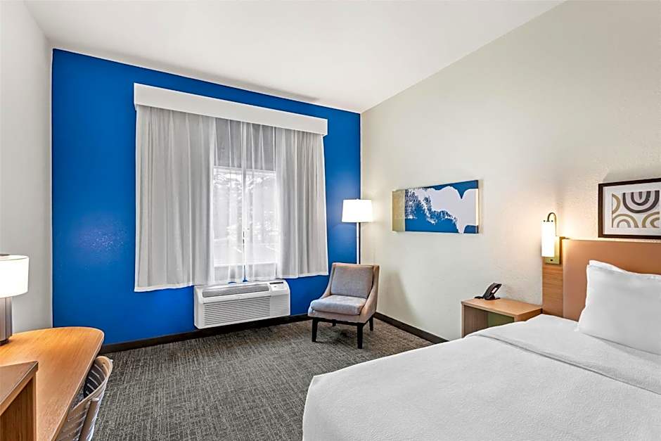 Spark by Hilton Duluth