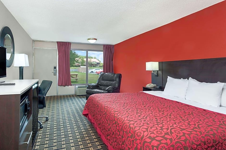 Days Inn by Wyndham Cullman