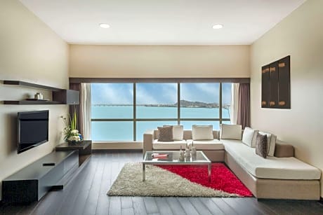 2 Double Beds View of Santa Ana Hill