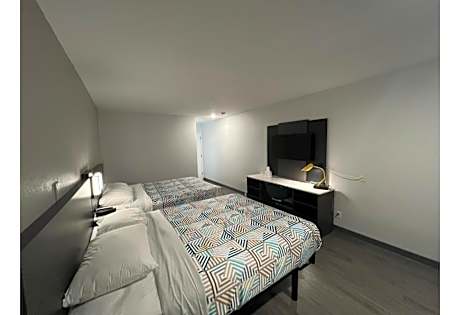 2 Queen Beds | Non-Smoking, Kitchen