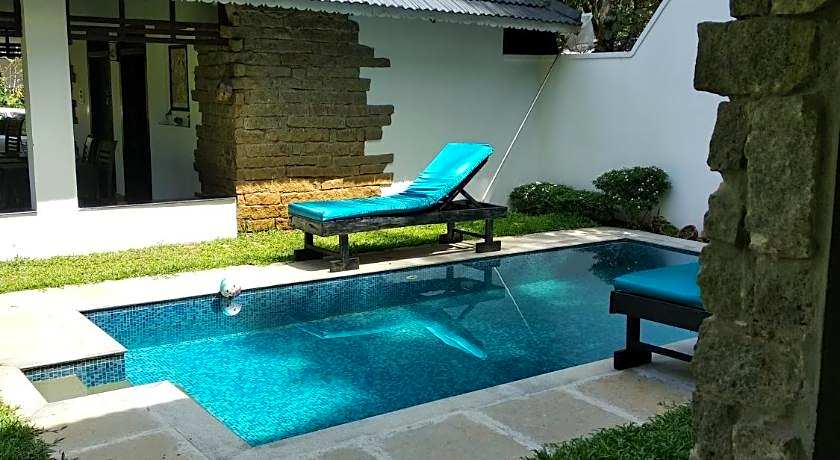Mayas Beach House - Boutique Serviced Villa