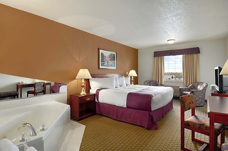 Ramada by Wyndham Red Deer Hotel and Suites