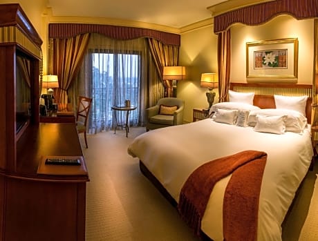 Club Deluxe King Room