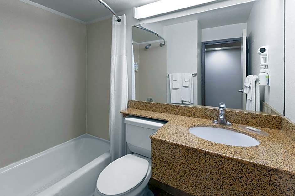 Baymont by Wyndham Jamestown Conference Center & Water Park