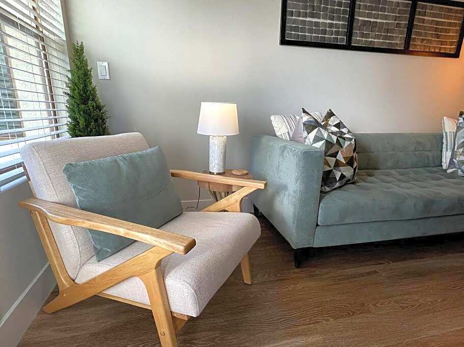 Cozy 2 Bedroom 2 Bathroom Condo with Pool, Gym, Spa